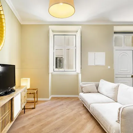 Whome Urban Comfort: 1-Br Near Airport & Train Station-3